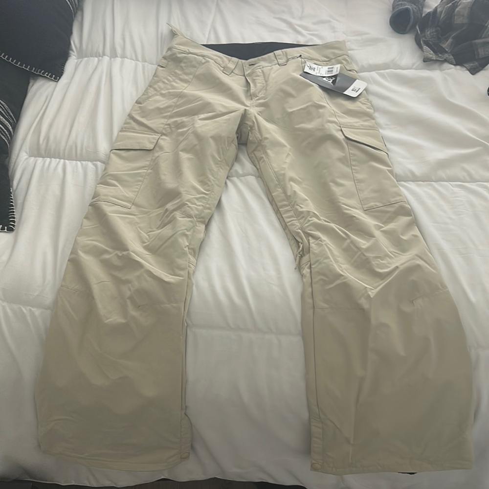 BRAND NEW SNOWBOARD DC PANTS